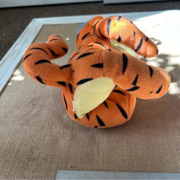 Disney Tigger sitting plush tiger wearing blue baseball hat plush sport - Picture 4 of 5